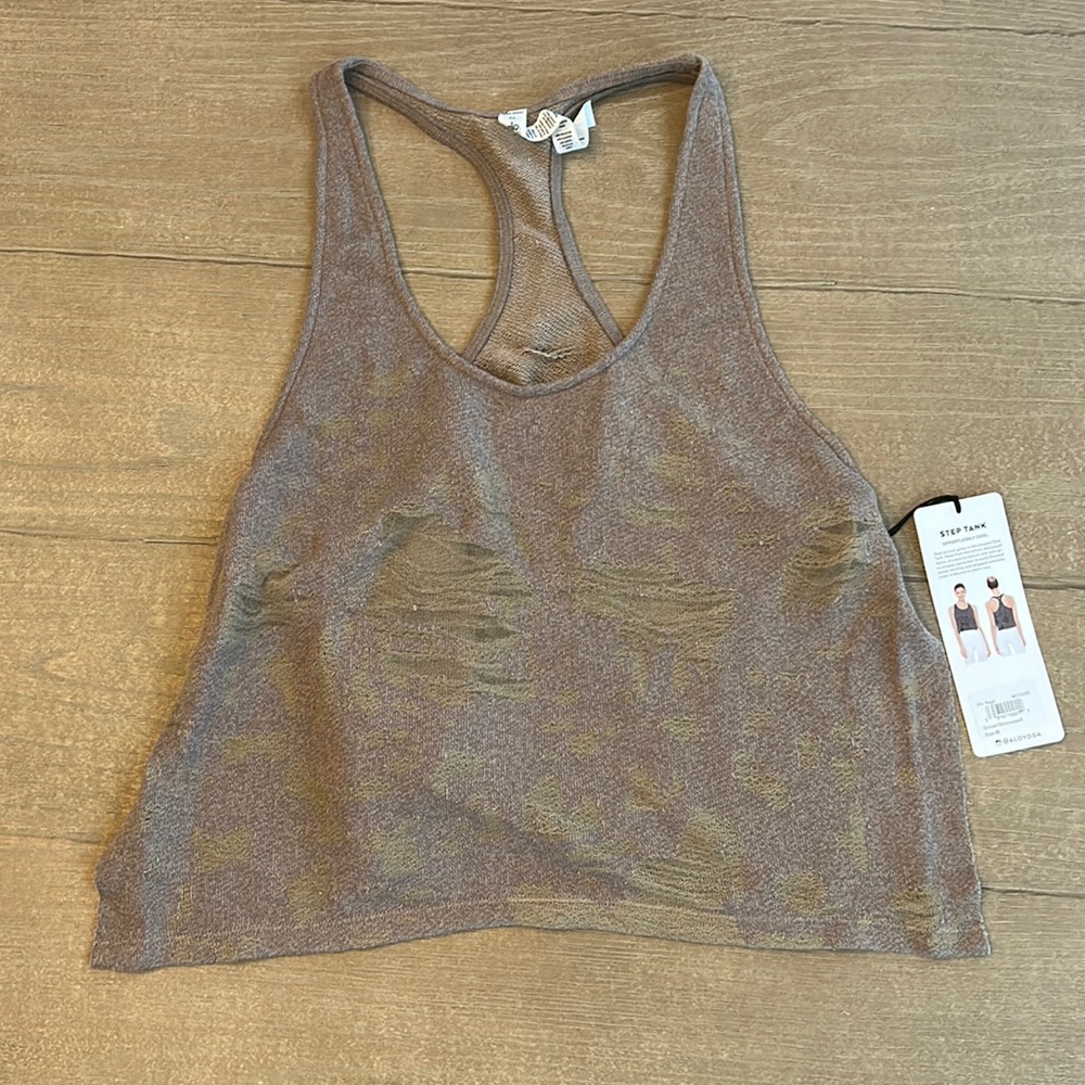 NWT ALO yoga step tank. Distressed gravel color. Size medium